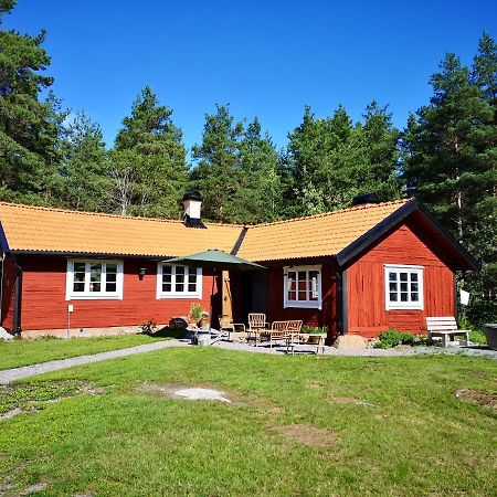 Smedjan Cottage Enkoping Exterior photo